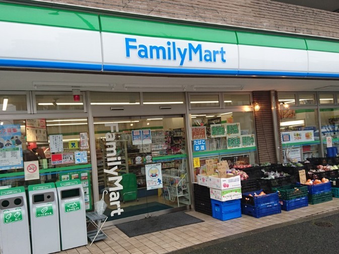 コンビニ　ファミリーマート 世田谷北沢四丁目店（コンビニ）まで421m
