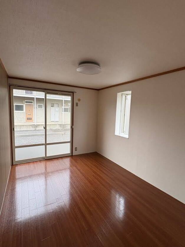その他部屋・スペース　6帖の洋室です。陽当たりが良く明るいです（*^_^*）