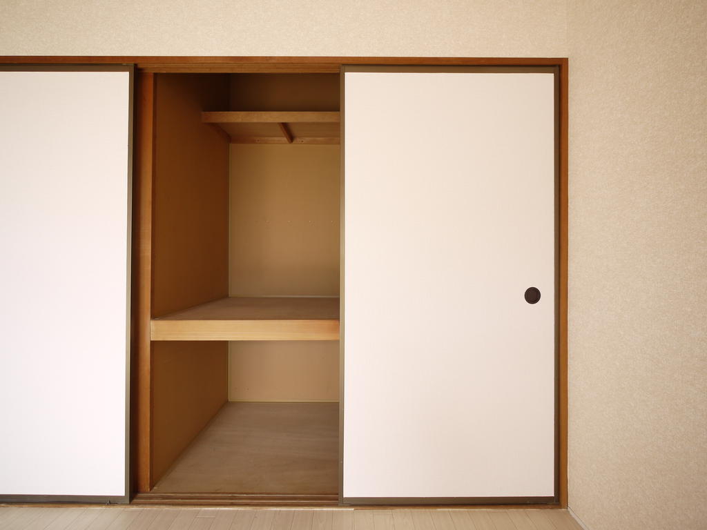 収納　各部屋に収納があるのでかさばるお布団やお洋服など入れられます