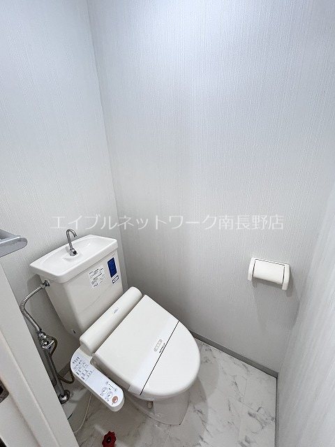 トイレ　参考：201号室（内装・設備が異なる場合があります。）