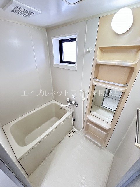 バス・シャワールーム　参考：201号室（内装・設備が異なる場合があります。）
