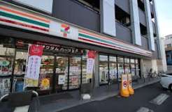 コンビニ　セブンイレブン 川崎大師駅前2丁目店（コンビニ）まで60m