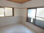 居室・リビング　1階　明るい角部屋です。