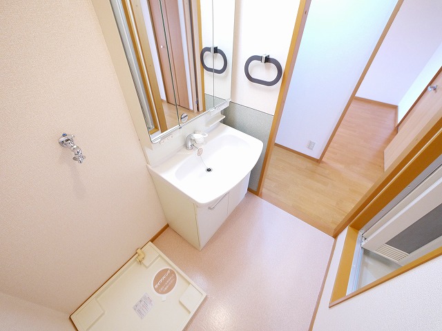 洗面設備　独立洗面台、朝の身支度には欠かせません