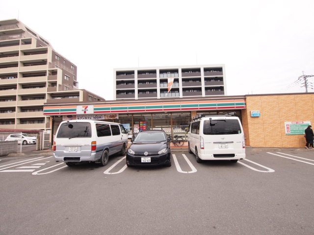 コンビニ　セブンイレブン福岡周船寺1丁目店（コンビニ）まで262m