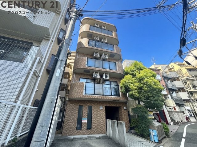 建物外観　オートロックで外部の人間が簡単に出入りできないため安心です。