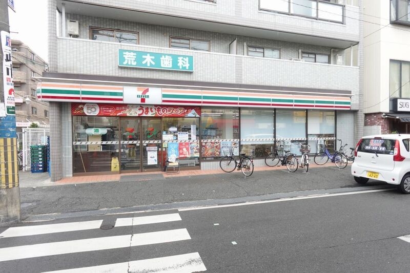 コンビニ　セブンイレブン豊中服部豊町1丁目店（コンビニ）まで235m