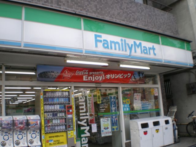 コンビニ　ファミリーマート（コンビニ）まで210m
