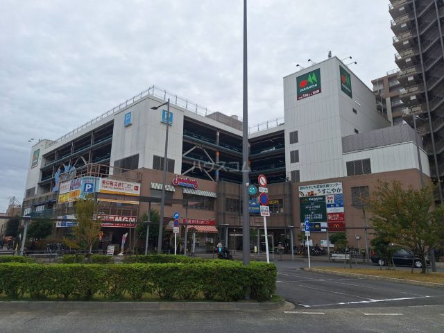 ショッピングセンター　ココスクエア（ショッピングセンター）まで205m