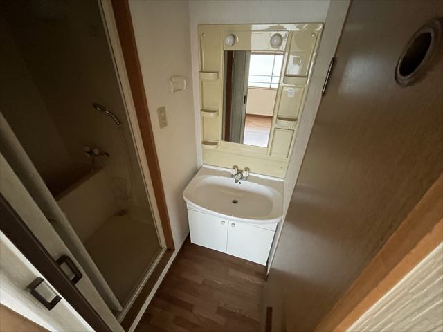 洗面設備　※同建物別部屋の写真になります。