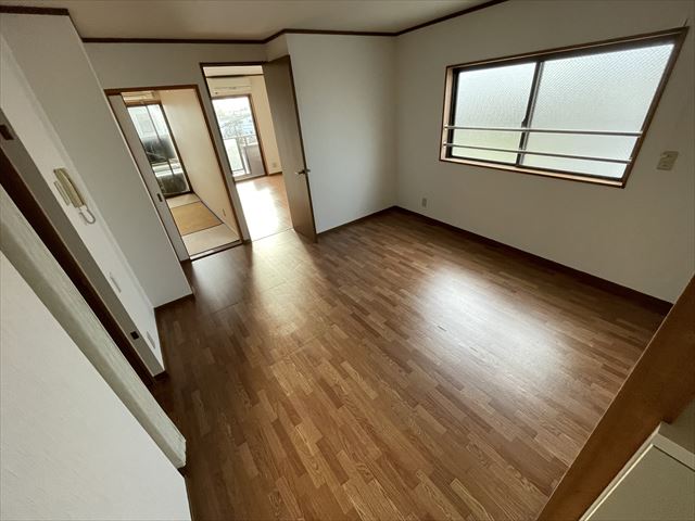 居室・リビング　※同建物別部屋の写真になります。
