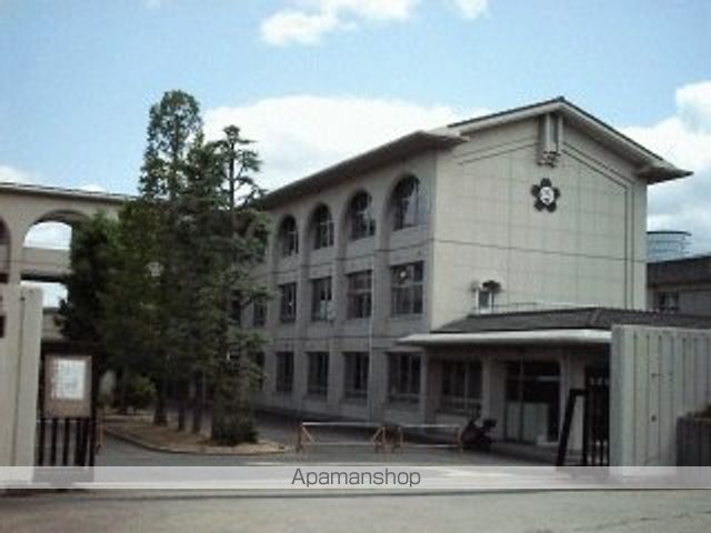 小学校　精華町立山田荘小学校（小学校）まで384m