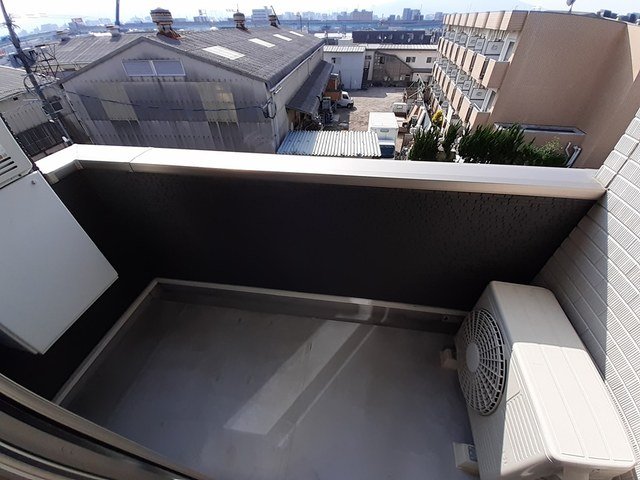 西鉄天神大牟田線 雑餉隈駅 バス乗車時間：15分 最寄りバス停で下車 徒歩4分 3階建 築15年の内装写真