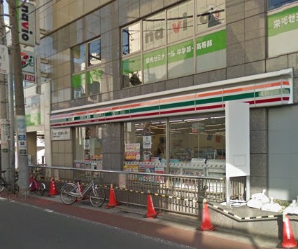 コンビニ　セブン-イレブン目黒自由が丘1丁目東店（コンビニ）まで745m