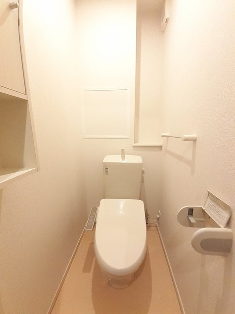 ＪＲ山陽本線 福山駅 徒歩40分 3階建 築11年のトイレ写真