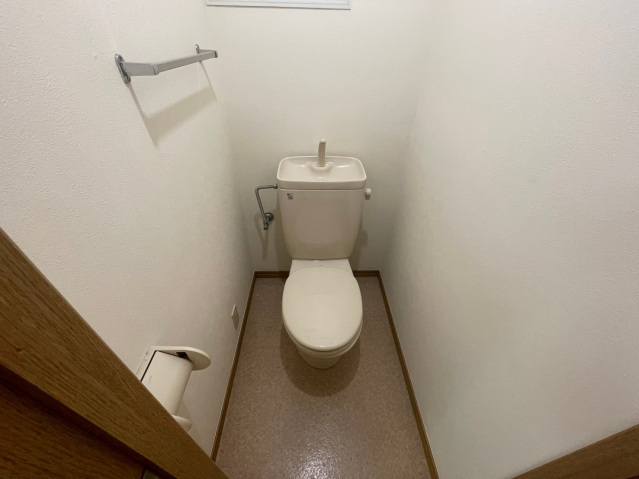 京阪本線 寝屋川市駅 徒歩15分 3階建 築28年のトイレ写真