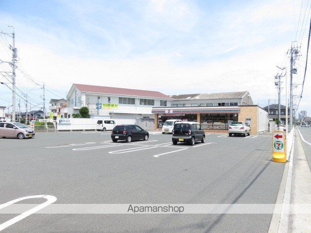 コンビニ　セブンイレブン（コンビニ）まで593m