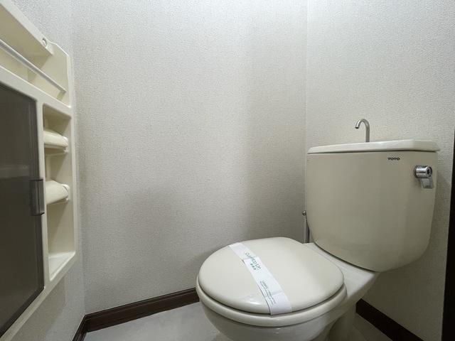 ＪＲ京浜東北線 大船駅 徒歩10分 2階建 築37年のトイレ写真