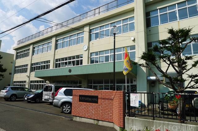 小学校　緑丘小学校（小学校）まで747m