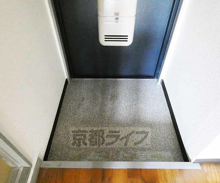 コーポラスセヴィールの玄関写真