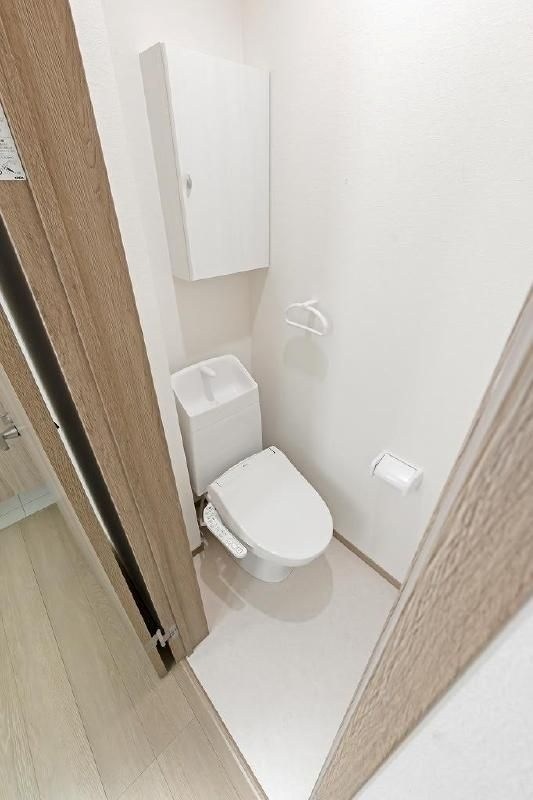 トイレ　※同型参考写真、家具家電内容は現状優先