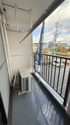 バルコニー　バルコニーに洗濯物も干せます