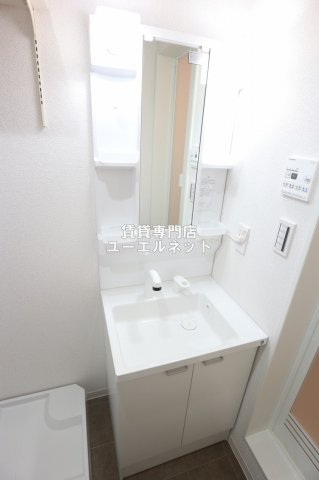 洗面設備　清潔感ある独立洗面台で毎日気持ちよく♪