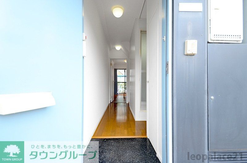 玄関　同タイプの写真です。仕様が異なる場合があります。