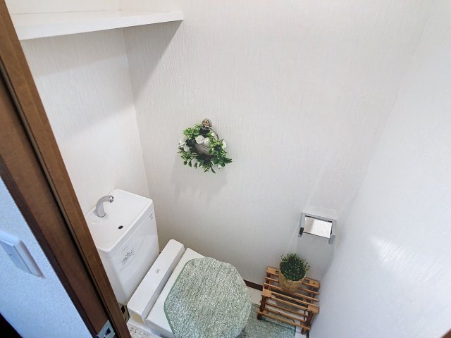 トイレ　掲載写真は空室の別部屋を掲載しております。実際のお部屋と仕様