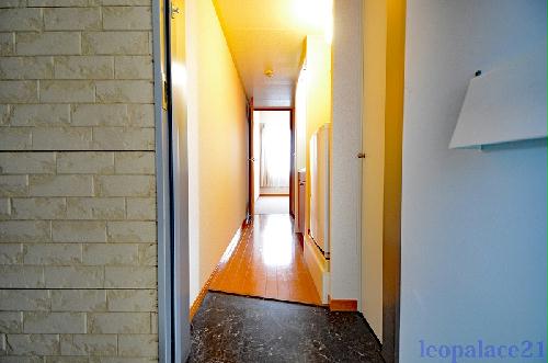 玄関　同タイプの物件写真となります
