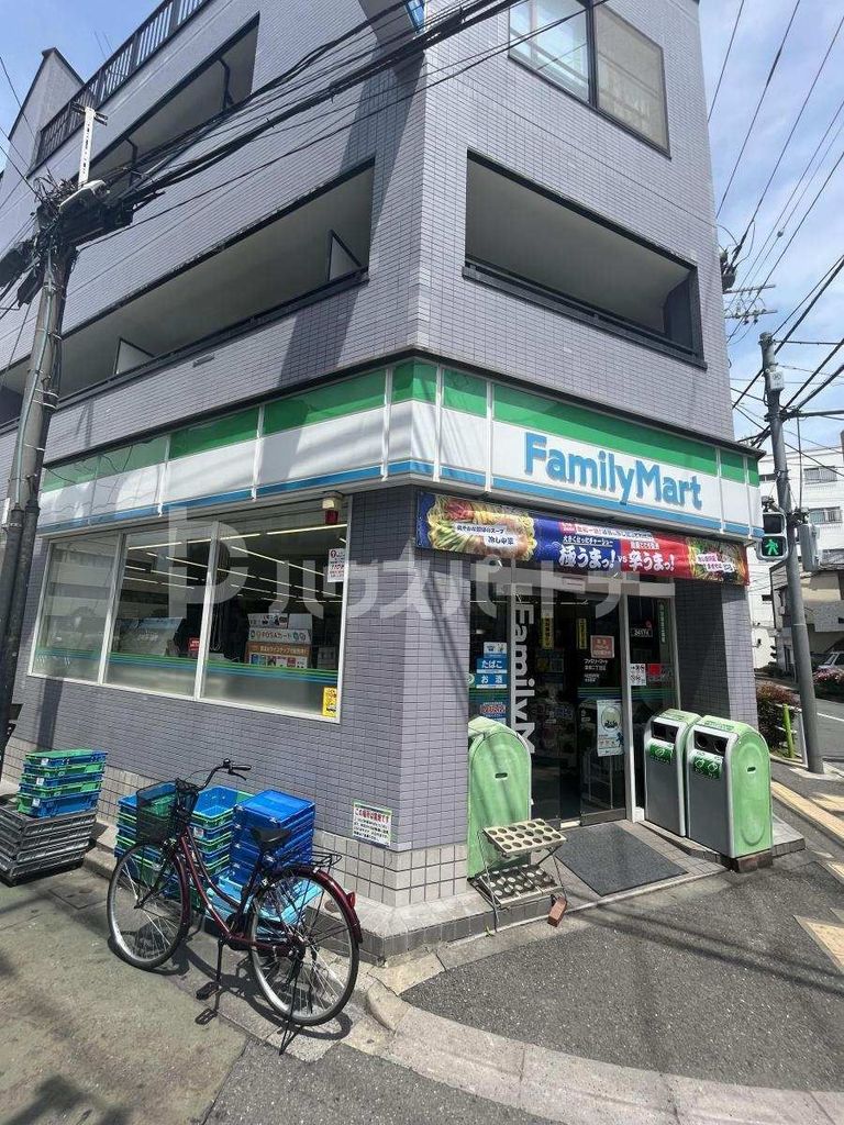 コンビニ　ファミリーマート蓮根二丁目店（コンビニ）まで180m