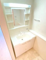 洗面設備　使いやすい洗面所です