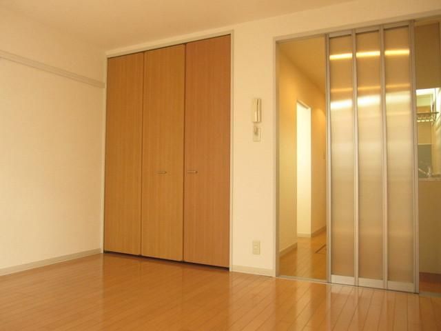 その他部屋・スペース　★収納付き洋室★