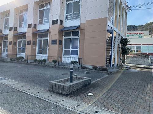 駐車場　敷地内
