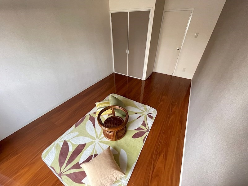 プレアール鷹の巣IIの居間写真