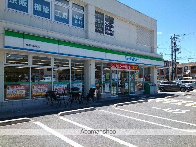 コンビニ　ファミリーマート様（コンビニ）まで450m