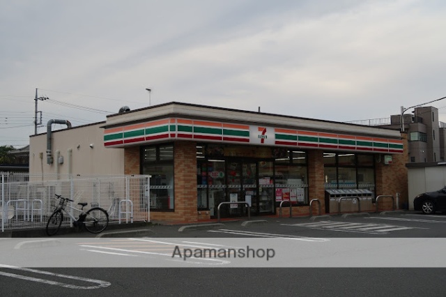 コンビニ　セブンイレブン（コンビニ）まで376m