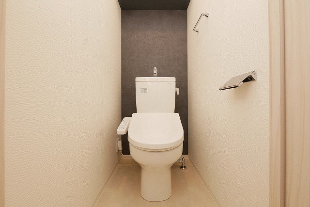 トイレ　イメージとして同建物他部屋を表示しています
