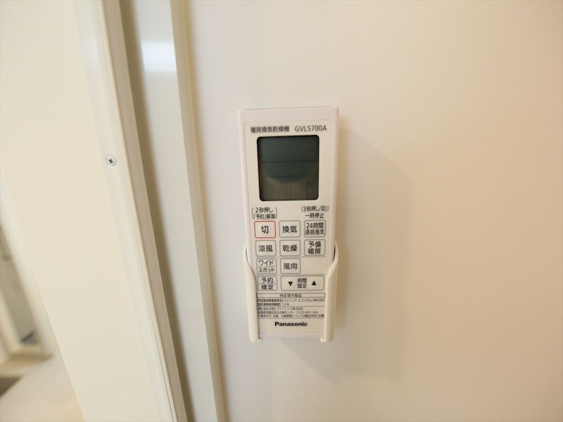 その他設備　浴室暖房乾燥機付き