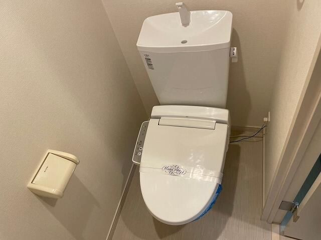 ＪＲ鶴見線 浅野駅 徒歩13分 3階建 築12年のトイレ写真
