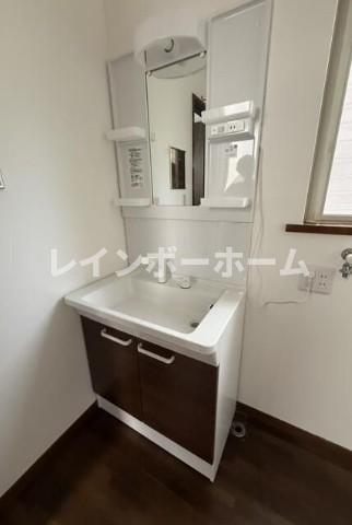 洗面設備　スペースが確保できる洗面所です