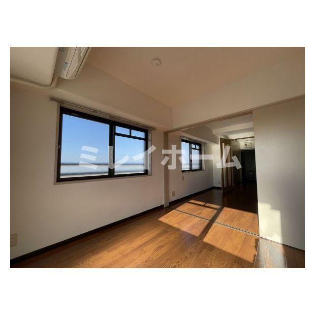 居室・リビング　同建物内、別のお部屋の参考写真になります。