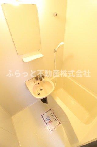 バス・シャワールーム　落ち着いた空間のお風呂です