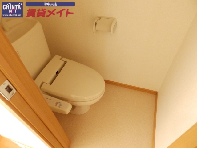 トイレ　同物件別室反転タイプ画像