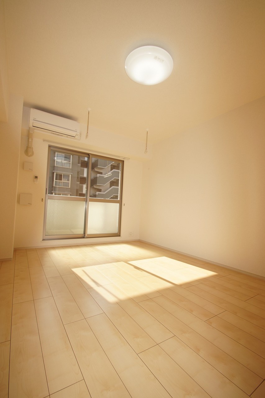 居室・リビング　洋室8.2帖のお部屋です。