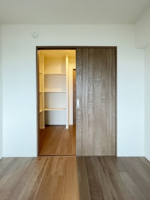収納　【収納】ウォークスルークローゼット（現況優先）