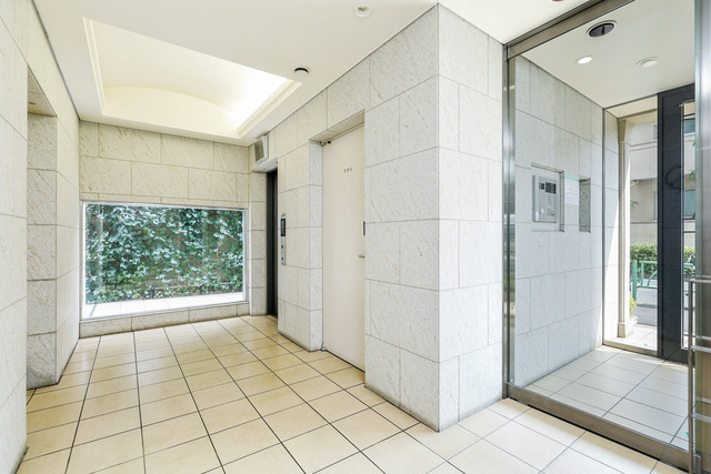 東急田園都市線 三軒茶屋駅 徒歩6分 10階建 築16年の外観写真