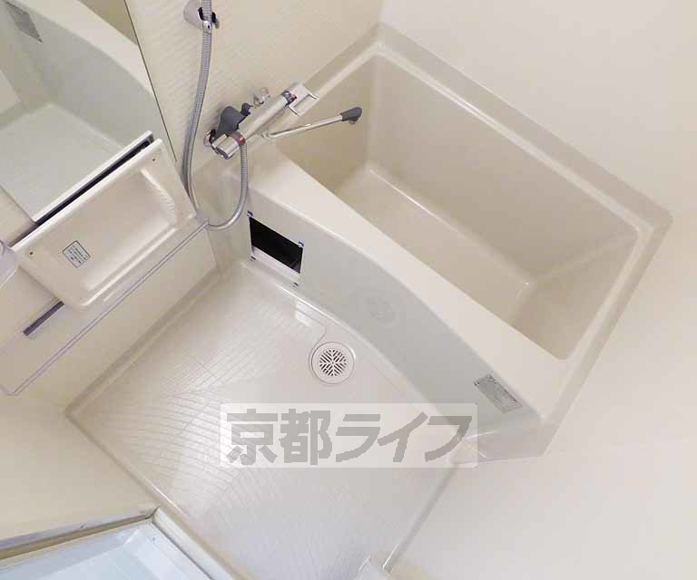 バス・シャワールーム　ゆったりくつろげるお風呂です。