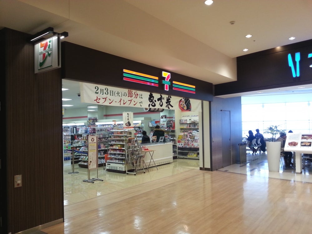 コンビニ　セブンイレブン北広島三井アウトレットパーク店（コンビニ）まで814m