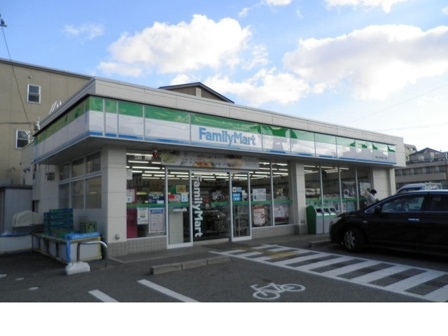コンビニ　ファミリーマート様（コンビニ）まで240m
